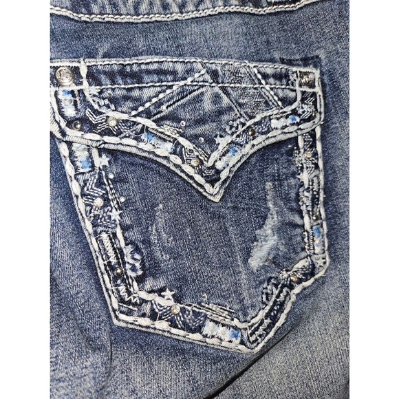 Grace in LA Women's Embellished Flap 5-Pocket Denim Capri Size 34 - Picture 12 of 14